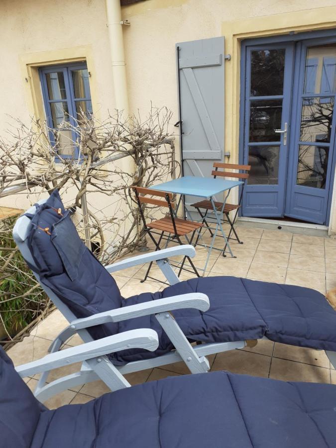 Les Volets Bleus Hotell Charlieu Eksteriør bilde